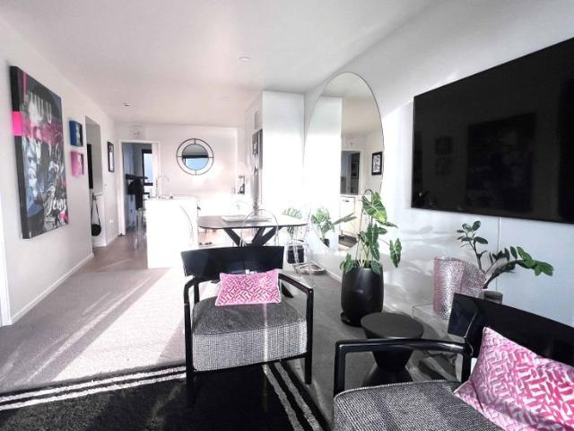 Sea Views and next to the Daisy Hardwick!