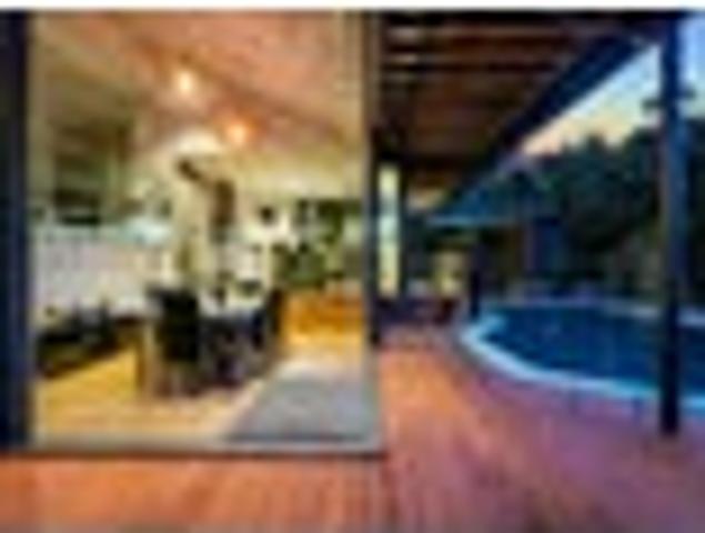 Sea Views, Sunsets & Poolside Entertaining