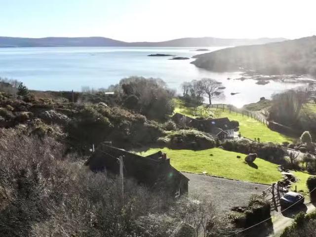 Seal Harbour, Tracashel, Glengarriff, Co. Cork, P75YK33 is for.