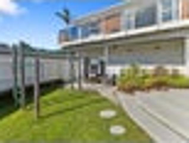 Searching for an elevated sun drenched haven?