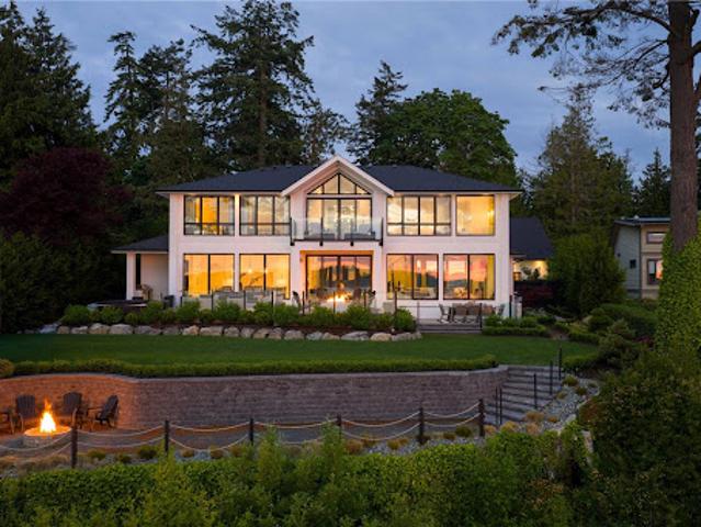 Seaside house with garden and terrace