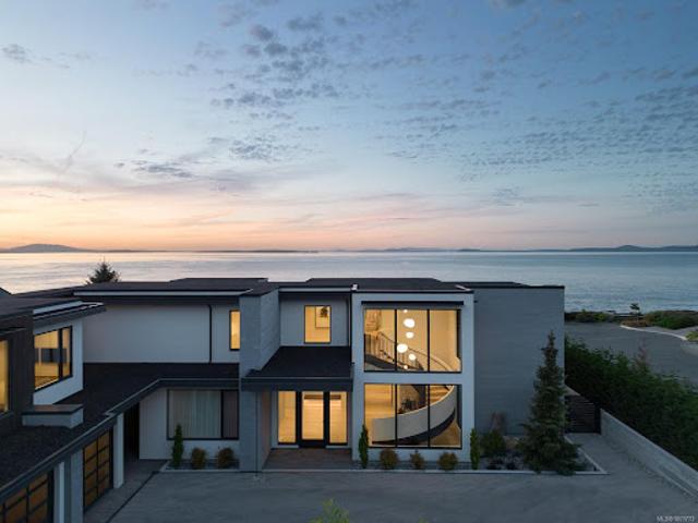 Seaside house with terrace