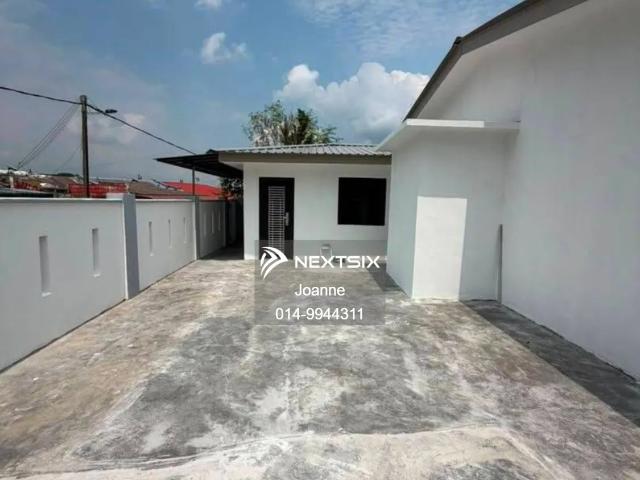 Season Apartment Larkin For Sales 3 Bed2 bath Level 16 Blk D 1195 sqft +Extra Storey Place: 119 sqft Full Furnished 3 car park Facing: Balcony N Pool View & Kitchen window facing W City View