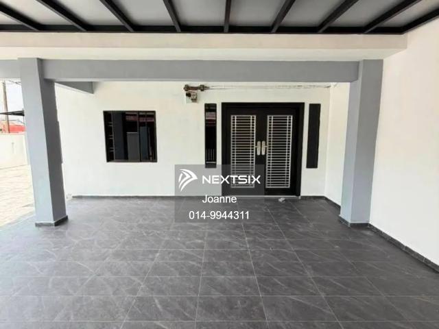 Season Apartment Larkin For Sales 3 Bed2 bath Level 20 Blk D 1195 sqft +Extra Storey Place: 59 sqft Partial Furnished 3 car park Facing: NE Pool & City View Asking Price: RM484k