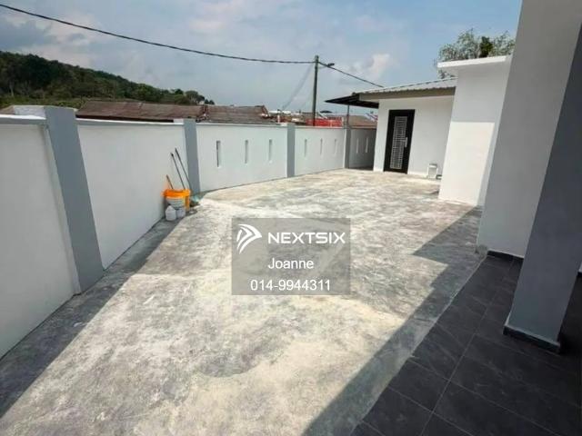 Season Apartment Larkin For Sales 3B2B Level 16 Blk D 1195 sqft +Extra Storey Place: 119 sqft Full Furnished 3 car park Facing: Balcony N Pool View & Kitchen window facing W City View