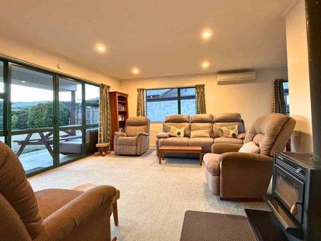 Seasonal Rental: Central Wanaka home
