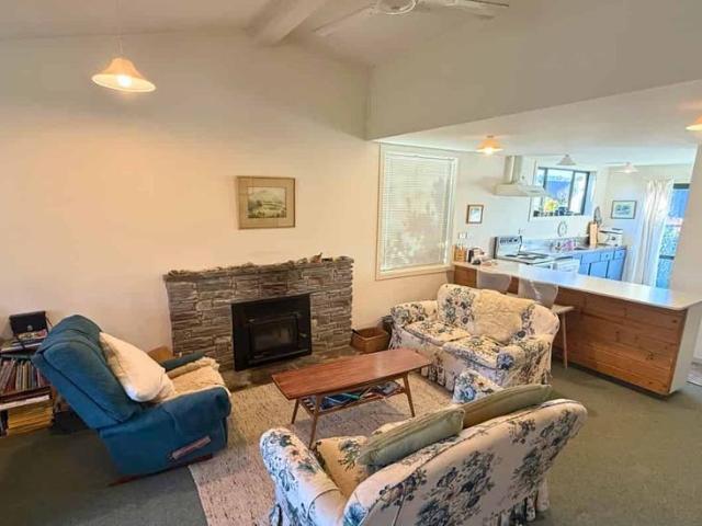 Seasonal Rental: Lake Views, Easy Living