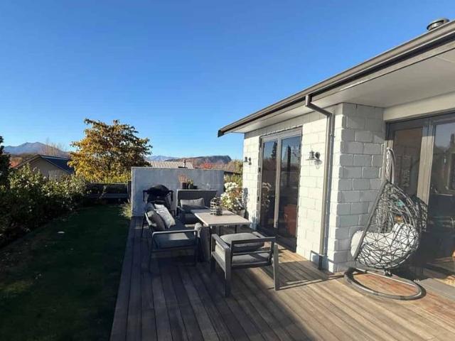 Seasonal Rental: Meadowstone magic