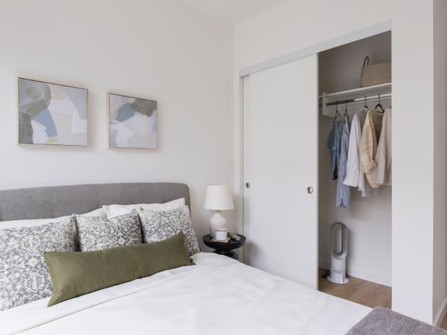 Seasons 1 Bed + Den A4 [object Promise] for Rent