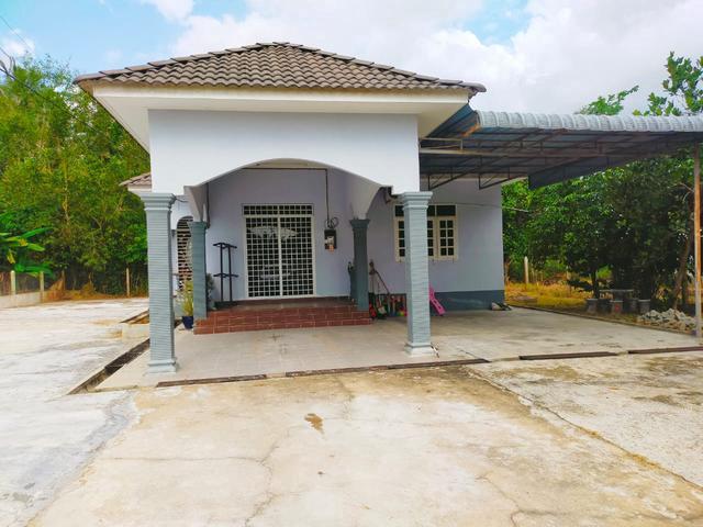 Sebuahbrumah banglo untuk dijual
