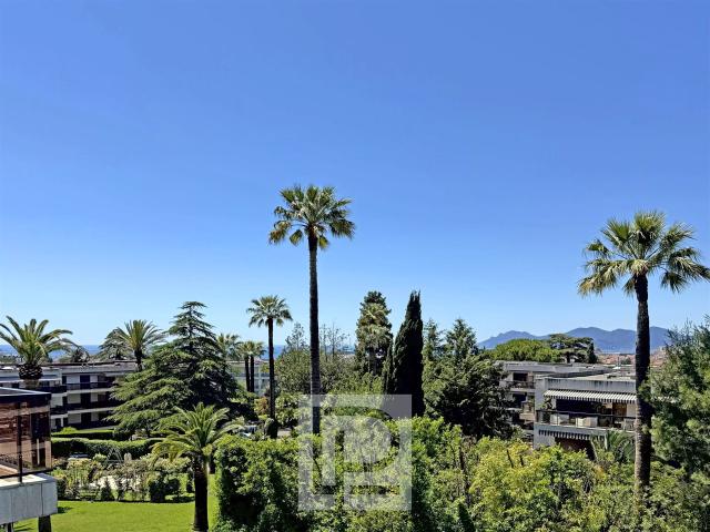 Secteur Montrose Dernier étage Appartement rénové 74m² Cannes