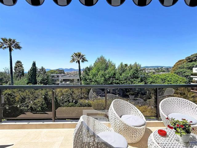 Secteur Montrose Dernier étage Appartement rénové 74m² Cannes