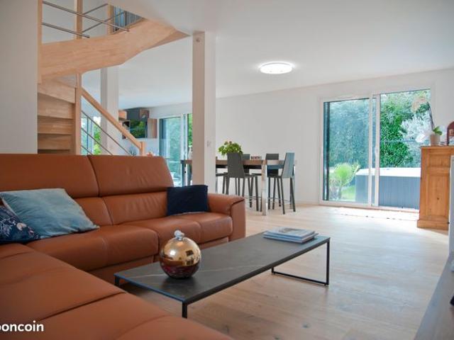 Secteur Annecy le Vieux / Menthon Saint Bernard – Maison avec jardin et piscine