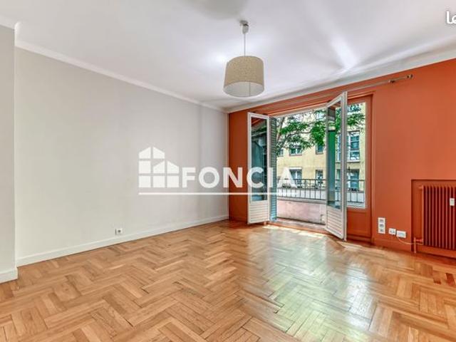 Secteur Blandan: T3 traversant donnant sur balcon