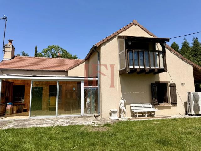 SECTEUR CALME EN LISIÈRE DE FORÊT MAISON FAMILIALE A 10 MI