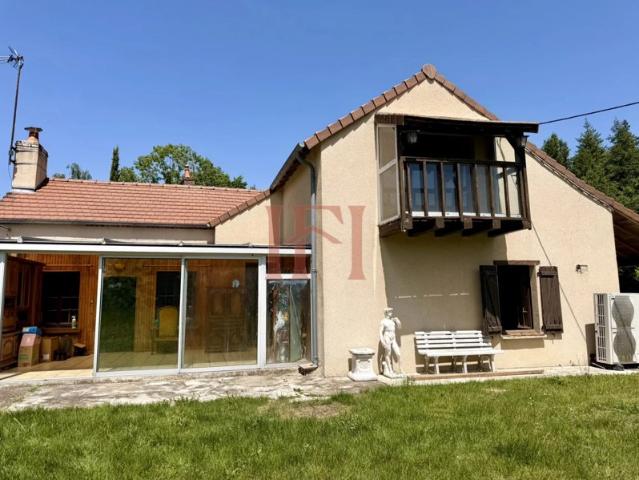 SECTEUR CALME EN LISIÈRE DE FORÊT MAISON FAMILIALE A 10 MI