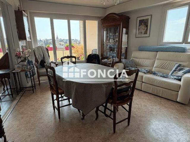 Secteur chasse royale, appartement 3 pieces avec balcon, garage et cave special investisseur
