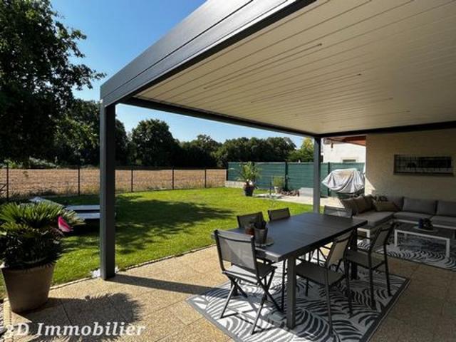 Secteur Douvaine 74140, situé dans un quartier calme et résidentiel, à vendre très belle maison de 6 pièces sur un beau terrain
