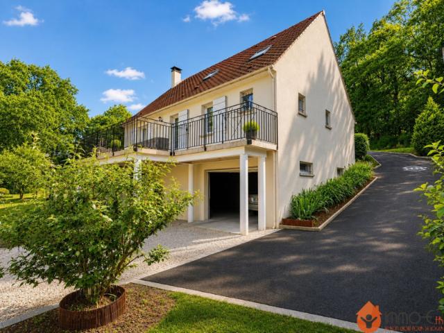 Secteur ESBLY proche gare dans la Foret au calme sur 1785m²