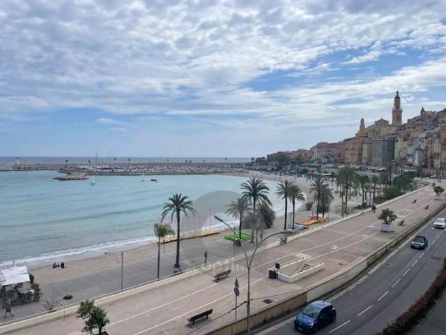Secteur Garavan front de mer 2 pièces étage élevé Terrasse vue panoramique Cave Parking en supplément