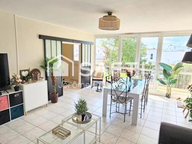 Secteur Gare: Appartement de 98m² avec 3 chambres, balcon, cave et garage
