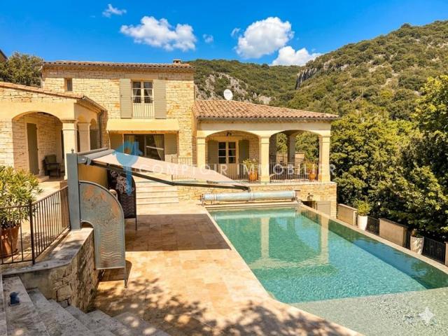 SECTEUR GOUDARGUES: MAS RECENT AVEC PISCINE ET APPARTEMENT