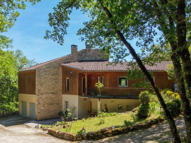 SECTEUR GOURDON Au calme, Spacieuse Maison contemporaine avec