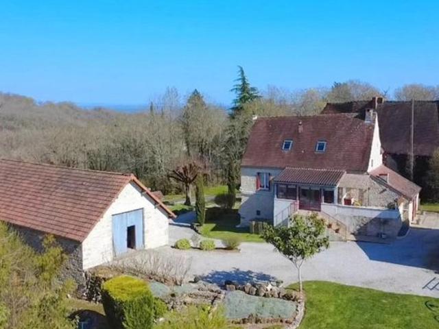 Secteur Gourdon Belle propriété en pierre rénovée avec dépenda