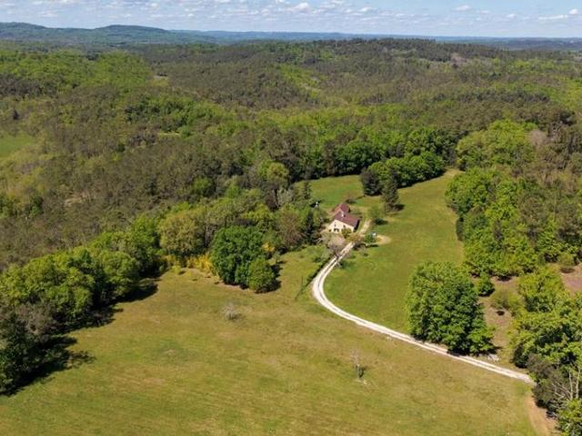 Secteur GOURDON, Maison en pierre isolée en pleine nature avec g
