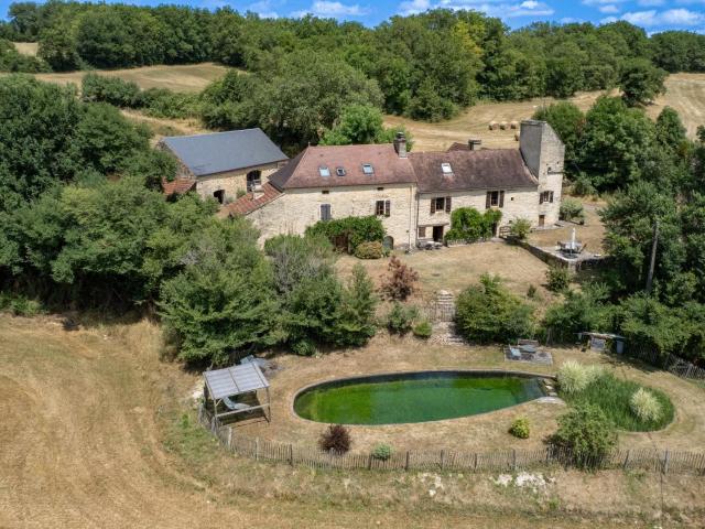 Secteur Gourdon Propriété en pierre de charme 2 habitats. 242m² Gourdon