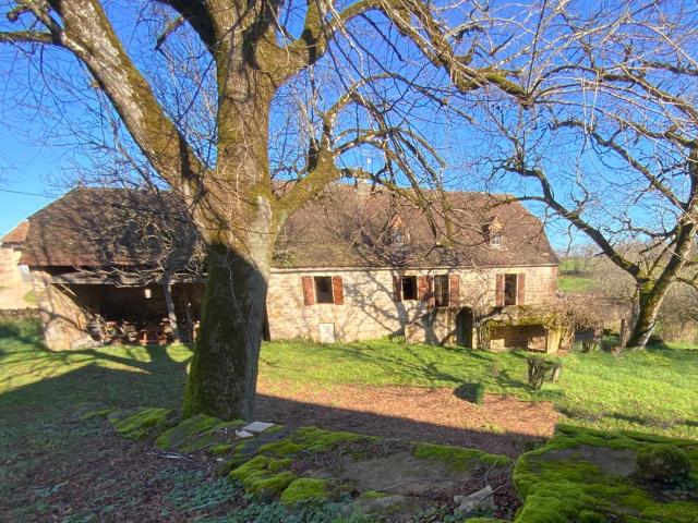 Secteur Gramat, à vendre corps de ferme en pierre avec dépen. 131m² Gramat