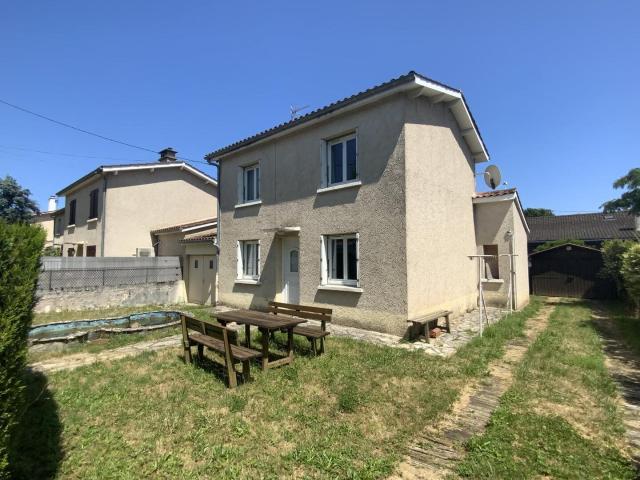 Secteur Gramat, maison d'habitation, 3 chambres, terrain 356. 85m² Gramat