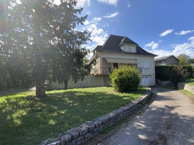 Secteur Gramat, proche toutes commodités, cadre paisible et. 140m² Gramat