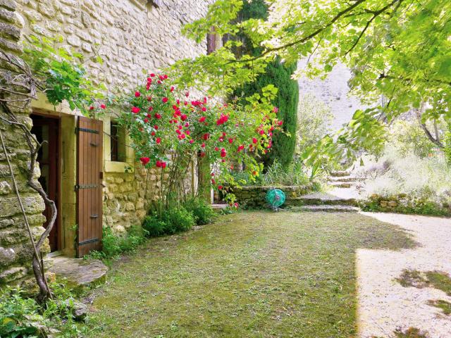 Secteur Grignan, charmant maison en pierre à vendre