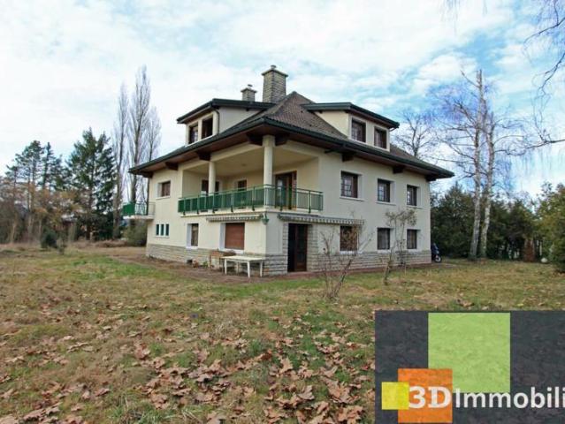 Secteur LAC de VOUGLANS 39 JURA, à vendre grande maison d’architecte sur 5236 m² de terrain