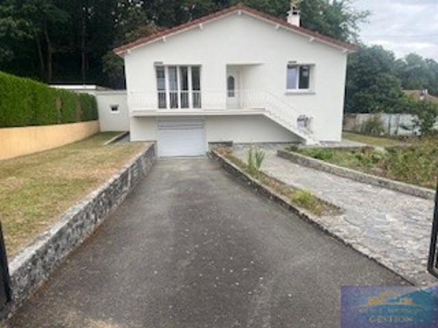 Secteur lac de Lourdes, maison T4 de 113,36m2 rénovée entièrement avec grand garage, jardin, cave et abris cou