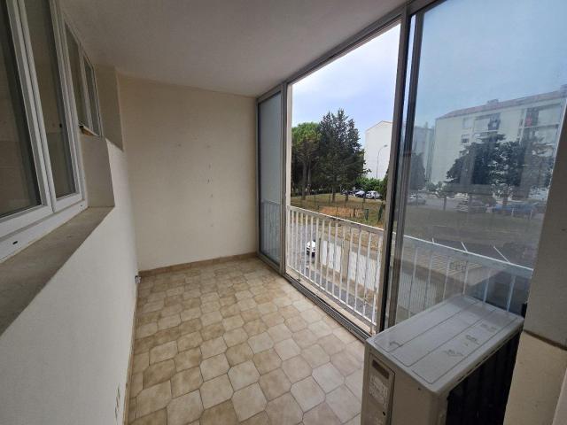 Secteur Lapeyrade Appartement T4 rénové avec ascenseur 84m² Frontignan