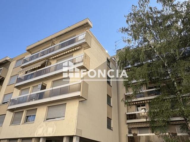 Secteur Parc Poppy Appartement entièrement rénové en DERNIER ETAGE avec BALCON
