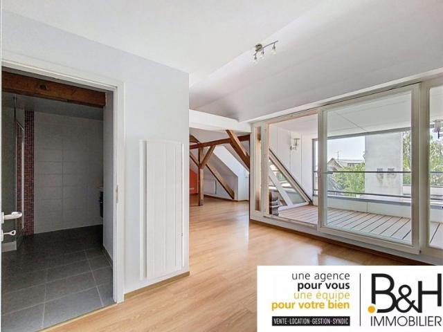 Secteur République: Splendide et véritable LOFT de 80 m2 + te