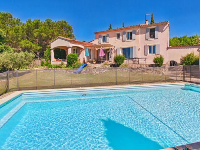 Secteur Saint Rémy de Provence Villa familiale avec piscine, studio indépendant et vue Alpilles