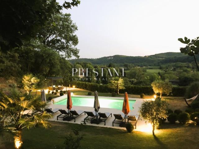 Secteur Sarlat / Beynac Triangle d'or Propriété dominant. 229m² Sarlat la Canéda