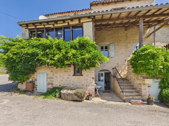 Secteur Tarn et Garonne. Maison de village bien équipée avec. 153m² Varen