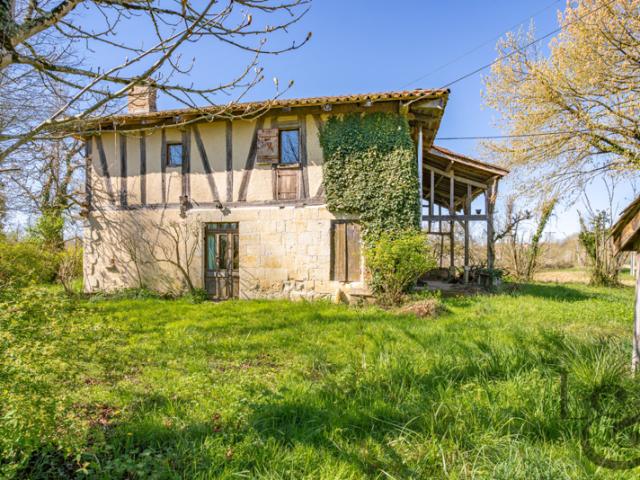 Secteur Tombeboeuf exceptionnelle maison restaurée du 16 ème à empilage