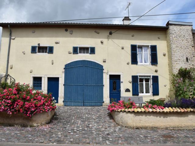 SECTEUR VAUCOULEURS: BELLE MAISON DE CARACTÈRE RÉNOVÉE