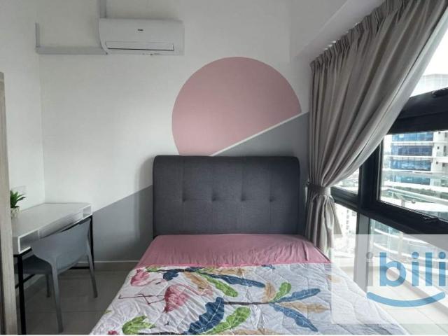 [Section 13, PJ] FEMALE Balcony Queen Single Room