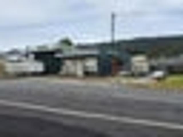 SECTION + 250 SQM SHED