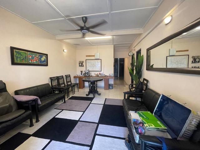 Section 8 Petaling Jaya Single Storey 5R1B
