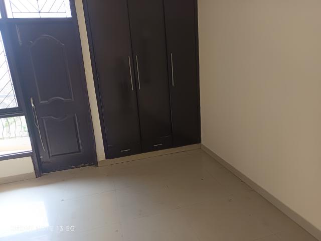 Sector 105 3 Bedroom 250 Sq. Mt. Builder Floor in Sector 105 Noida Listing ID: #9893