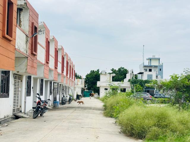 Sector 12 Greater Noida 900 Sq. Ft. Plot in Sector 12 Greater Noida Listing ID: #10253