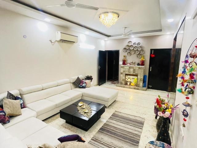 Sector 12 Dwarka, 5 Bedroom 3800 Sq. Ft. Apartment in Sector 12 Dwarka Delhi Listing ID: #9898
